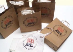 Grembiuli, divise e merchandising Ratafià per Divina Pizza