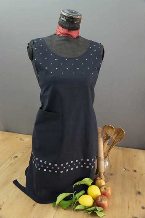 Black polka dot cotton apron1