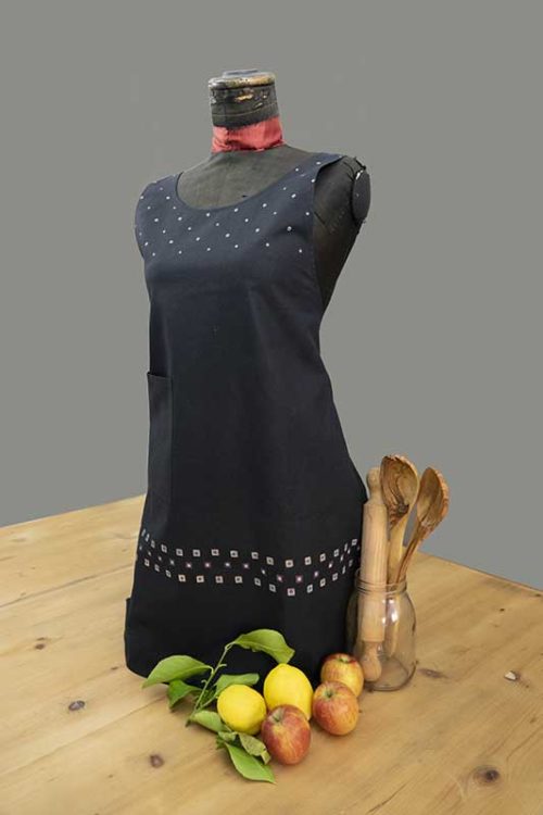 Black polka dot cotton apron2