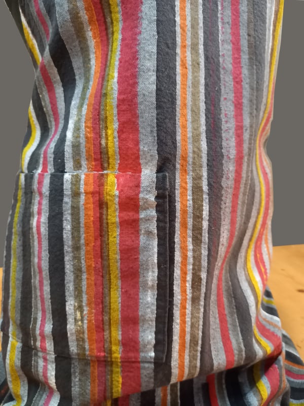 Apron with multicoloured stripes
