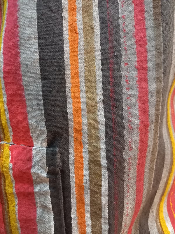 Apron with multicoloured stripes